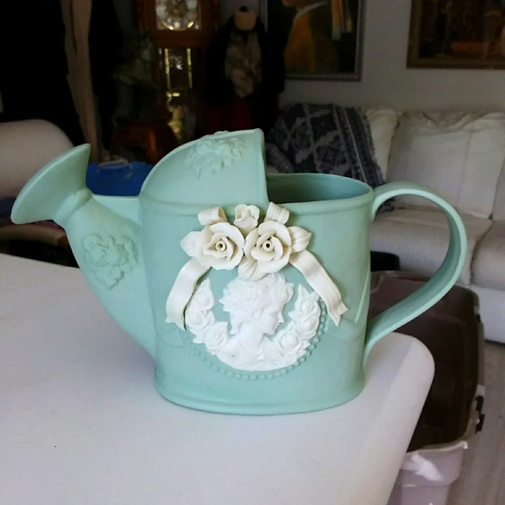 Stunning Porcelain Fully Functional Flower Watering Pot! - Picture 1 of 11